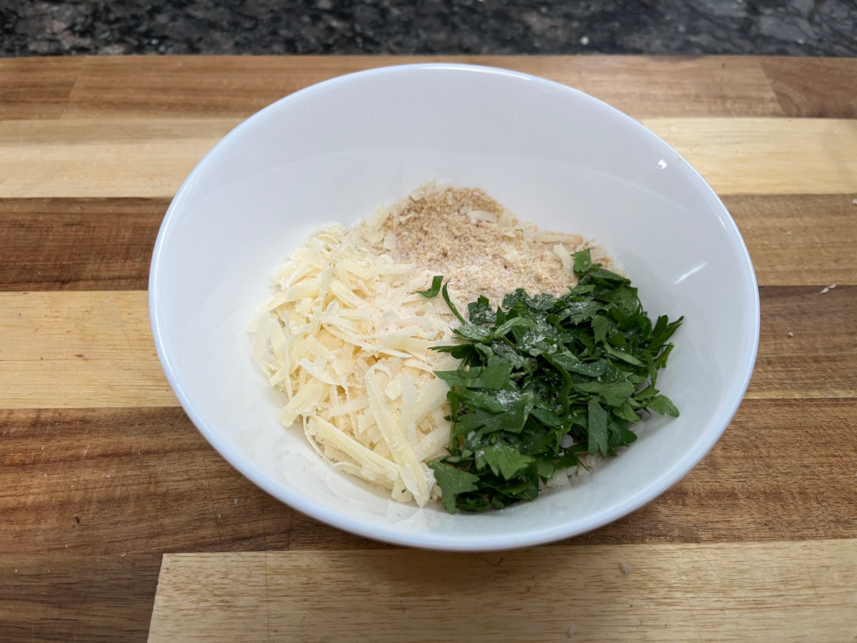 bread crumbs, parsley and parmesan mixed in a bowl for the topping