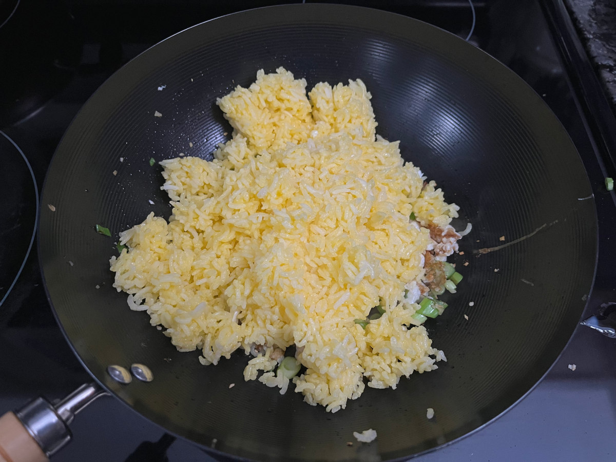 Added golden fried rice to the wok