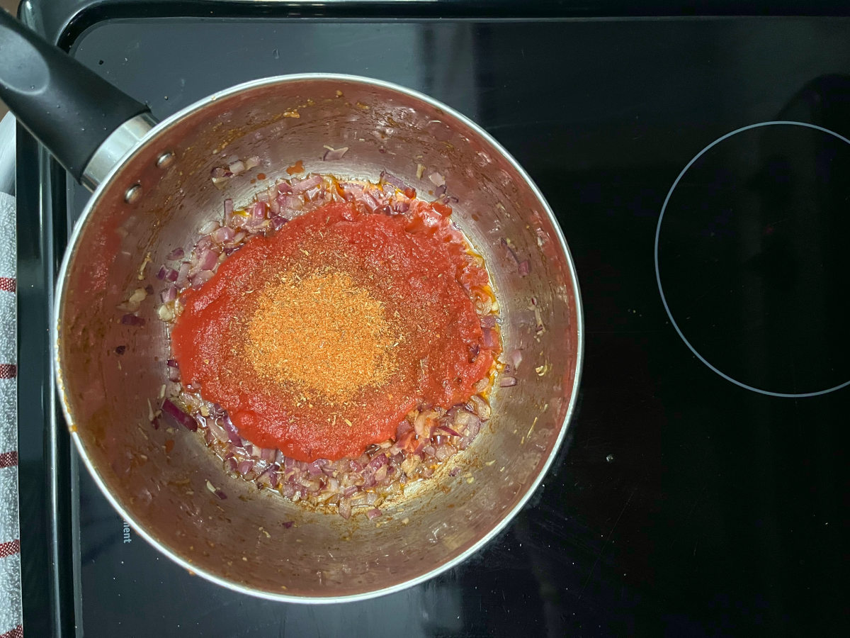 spice blend for the rice in a pot