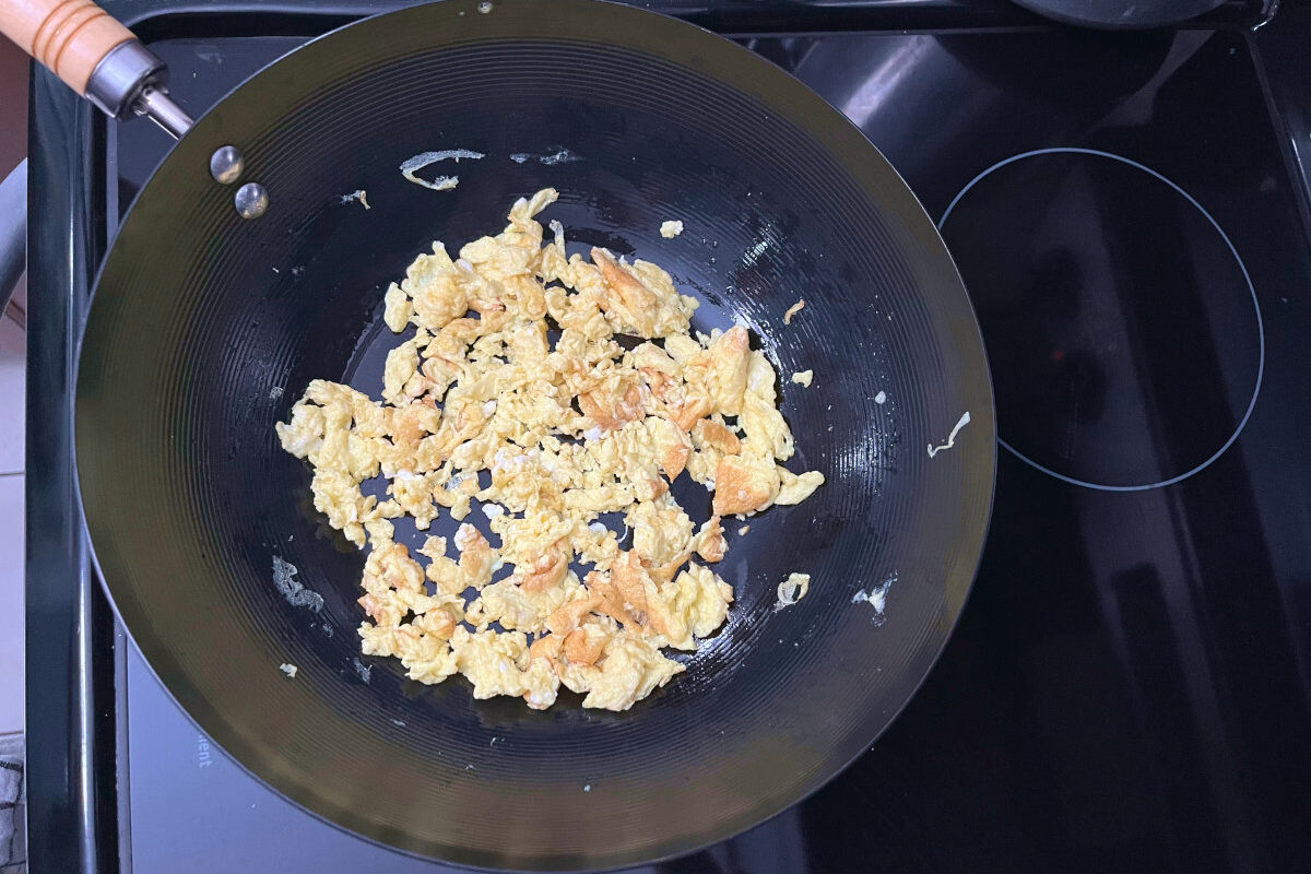 scrambled eggs in wok