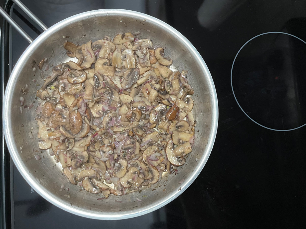mushrooms, onions, garlic and dry thyme in a pan