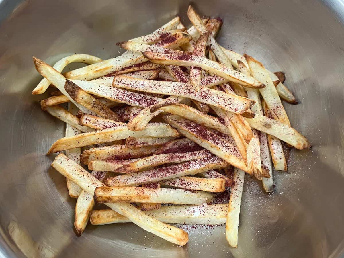 cooked potatoes with sumac sprinkled over it