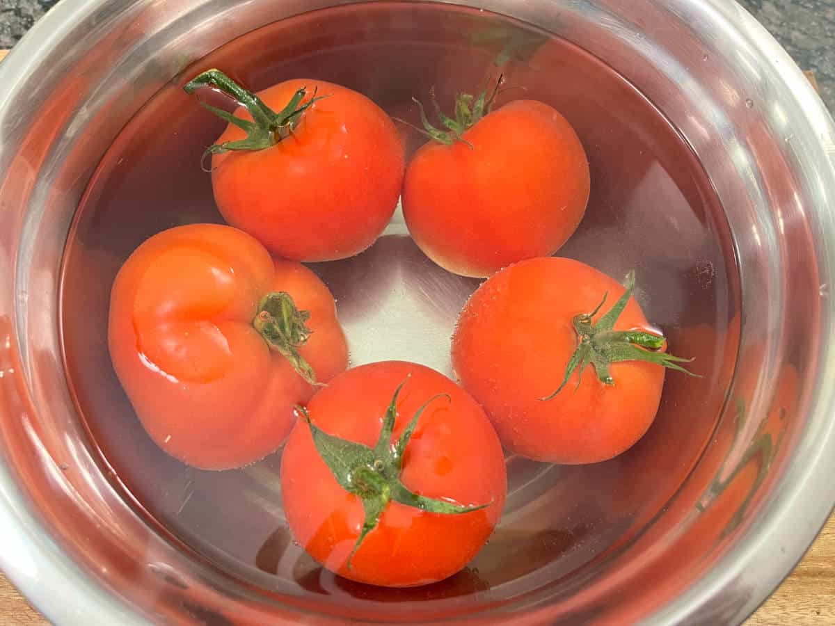 tomatoes in a bowl of water