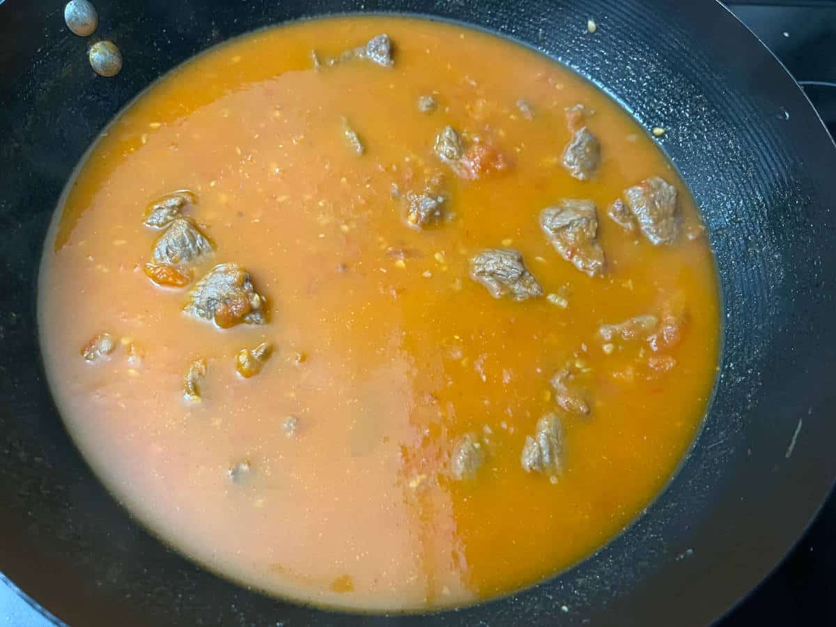 karahi sauce in a pan